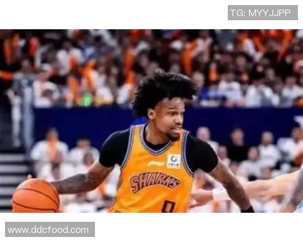 篮球明星上场时观众尖叫的精彩瞬间视频合集
